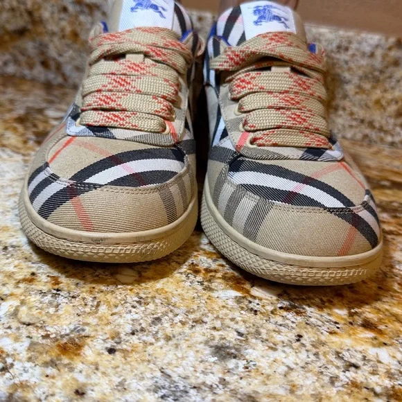 Burberry (unisex)
Terrace Check Low Top Sneakers - Picture 8 of 11